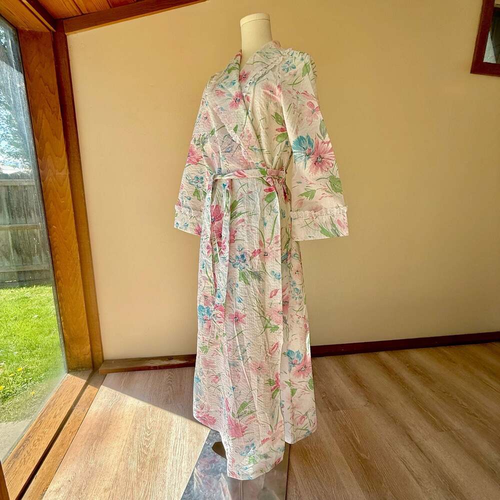 Ashley Ames Vintage Union Tag Floral Robe